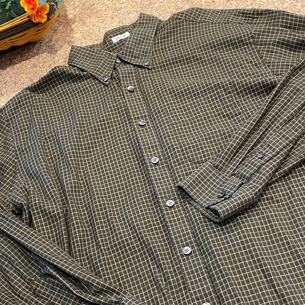 Van Heusen Button Down Long Sleeve Shirt Large  16-16 1/2 FLAWS